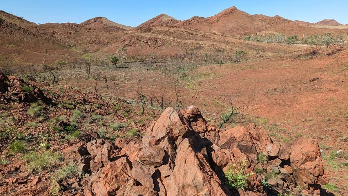 Mehr über den Artikel erfahren „Geologen entdecken den ältesten bekannten Einschlagkrater der Welt im Herzen der alten Pilbara-Region Westaustraliens: Ein 3,47 Milliarden Jahre altes Fenster in die frühe Erdgeschichte und die möglichen Ursprünge des Lebens“