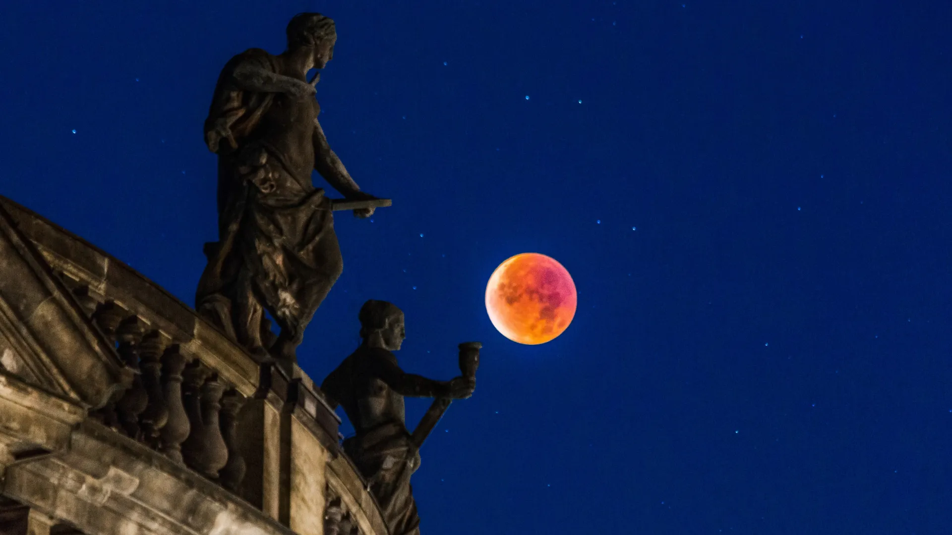 Mehr über den Artikel erfahren Wo wird die totale Mondfinsternis „Blutmond“ im März 2025 zu sehen sein?